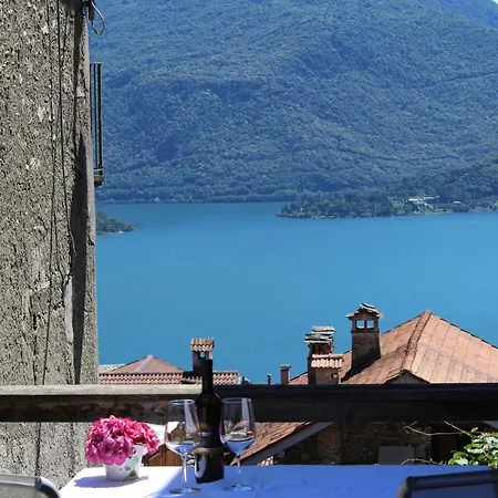 Apartment La Nicchia Comersee Vercana